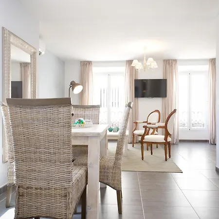 Holidays2Malaga Dos Aceras In Old Town & High Speed Wifi Exterior photo